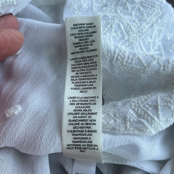 Summer sheer 3/4 sleeve Chicos Size 2 Embroidery overlay Vneck summer top - Picture 15 of 15